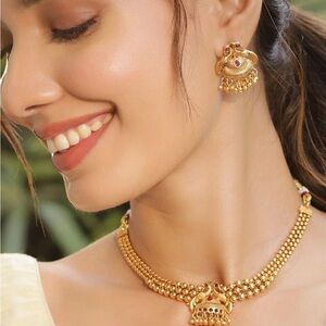 Elegant Gold Necklace and Earring Set